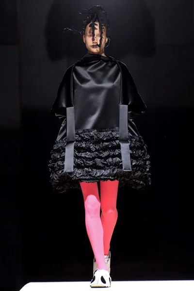 Look 16